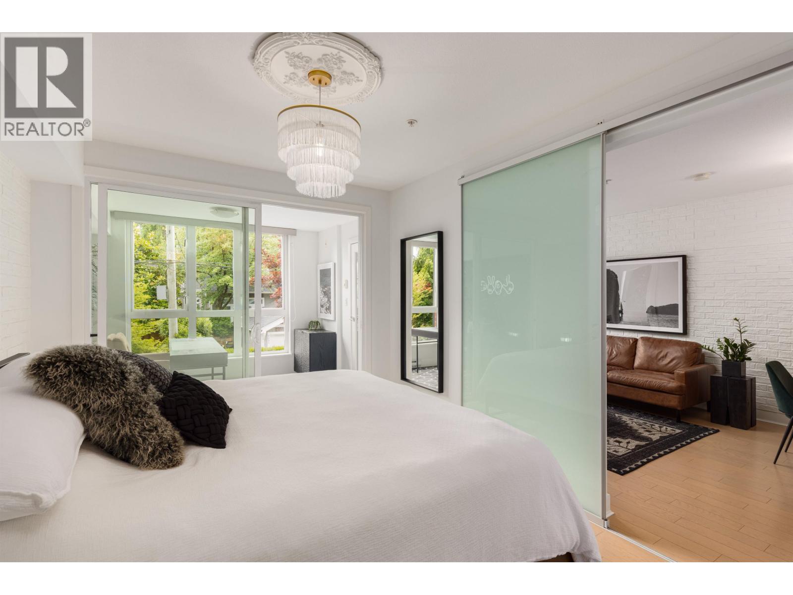 Photo 17 of 203 2020 W 12 Th Avenue, Vancouver BC