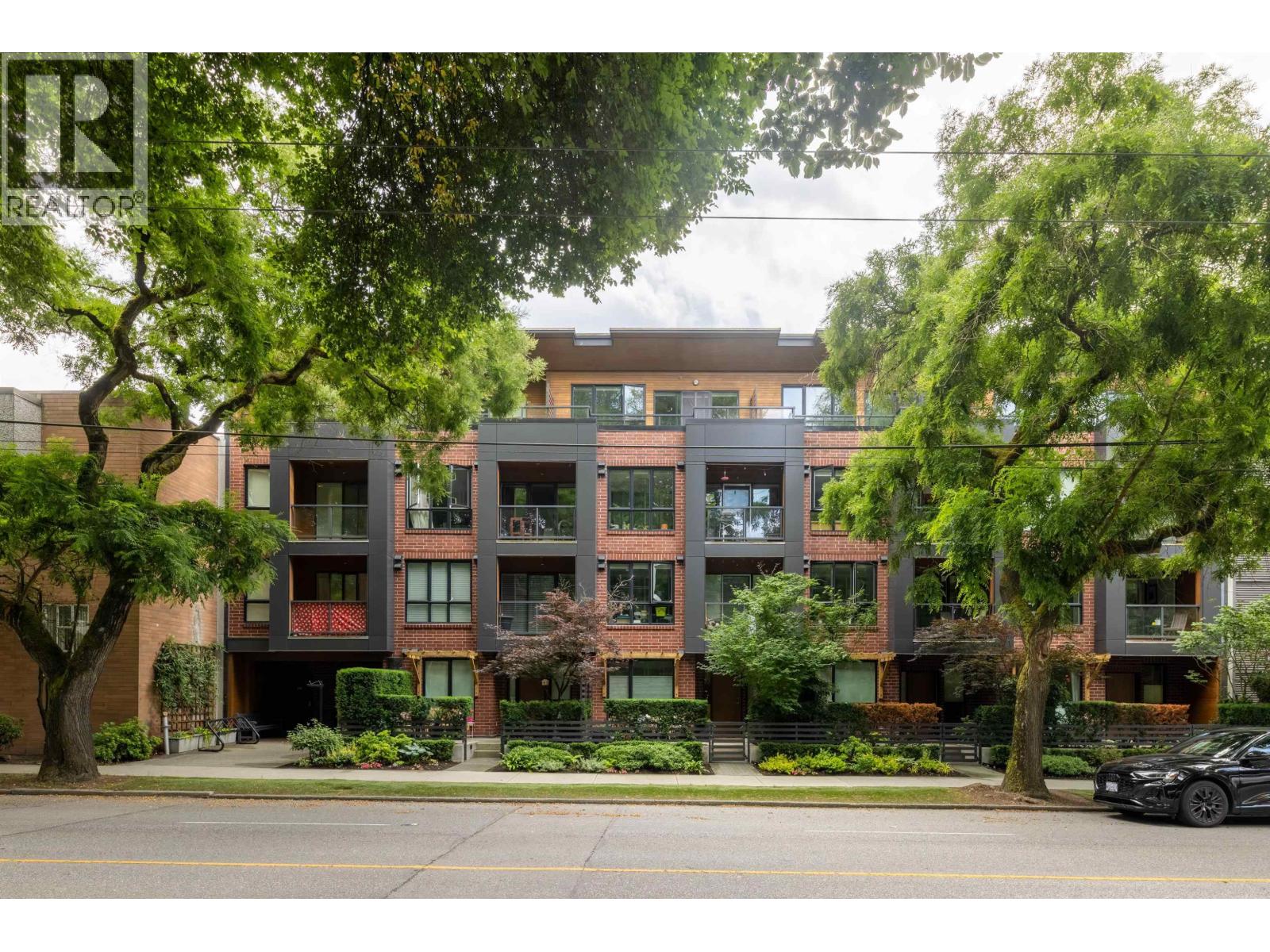 Photo 3 of 203 2020 W 12 Th Avenue, Vancouver BC