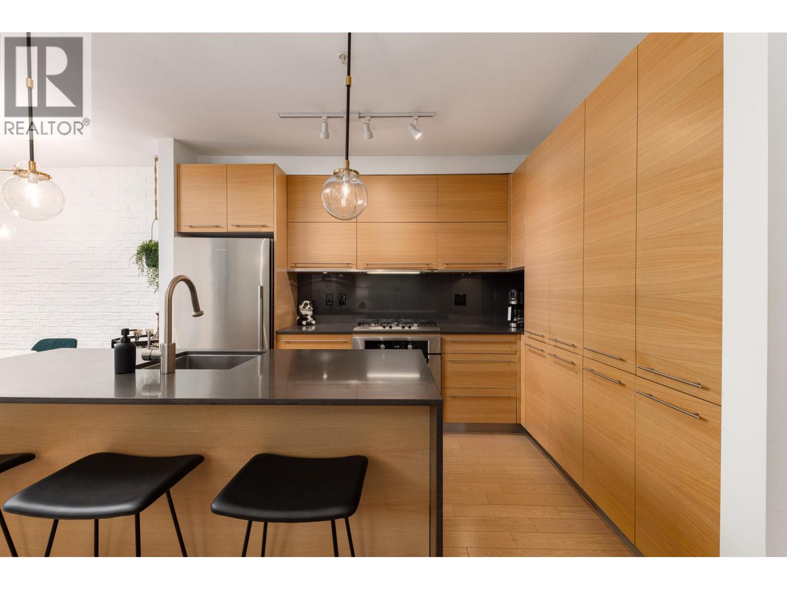 Photo 4 of 203 2020 W 12 Th Avenue, Vancouver BC