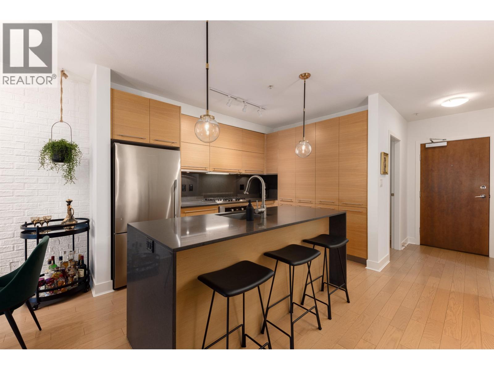 Photo 5 of 203 2020 W 12 Th Avenue, Vancouver BC