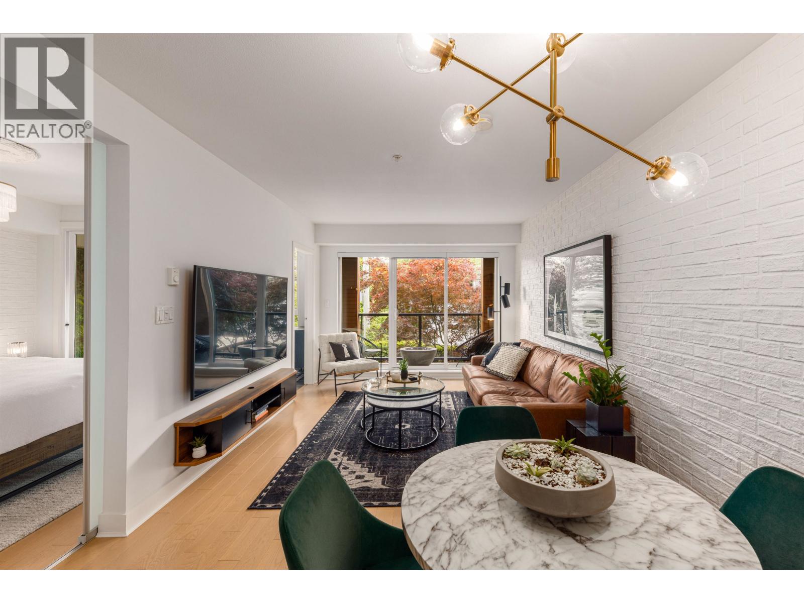 Photo 7 of 203 2020 W 12 Th Avenue, Vancouver BC