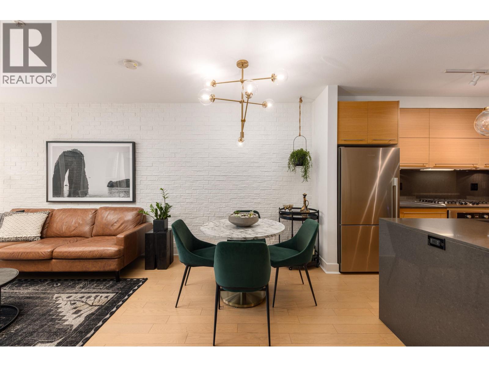 Photo 9 of 203 2020 W 12 Th Avenue, Vancouver BC