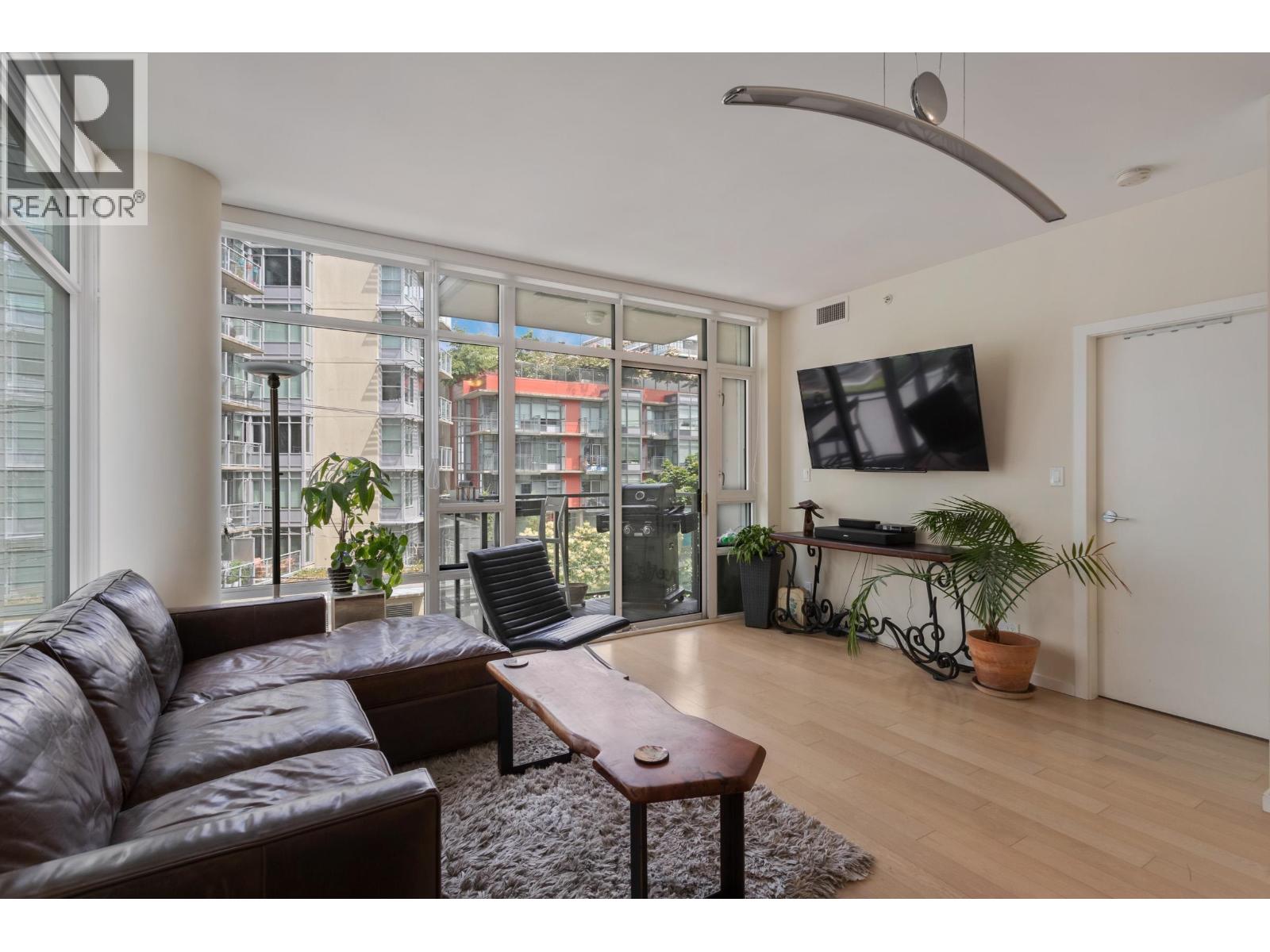 Photo 2 of 304 63 W 2nd Avenue, Vancouver BC