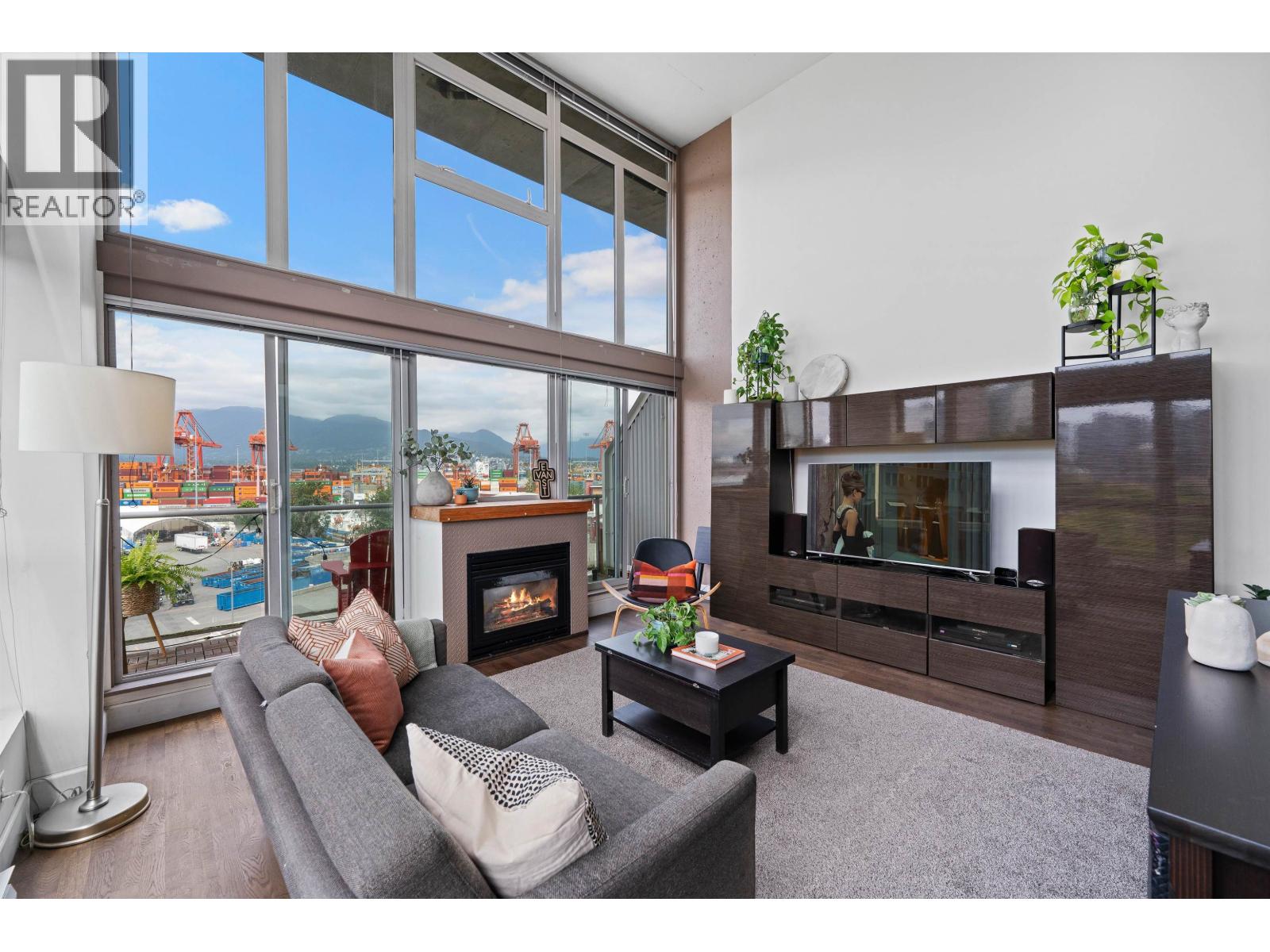 Photo 3 of 605 289 Alexander Street, Vancouver BC