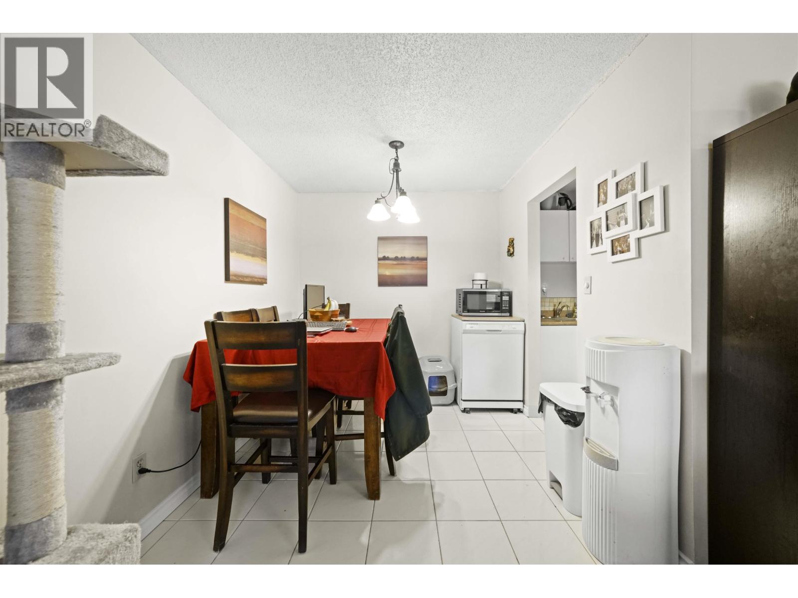 Photo 10 of 203 9584 Manchester Drive, Burnaby BC