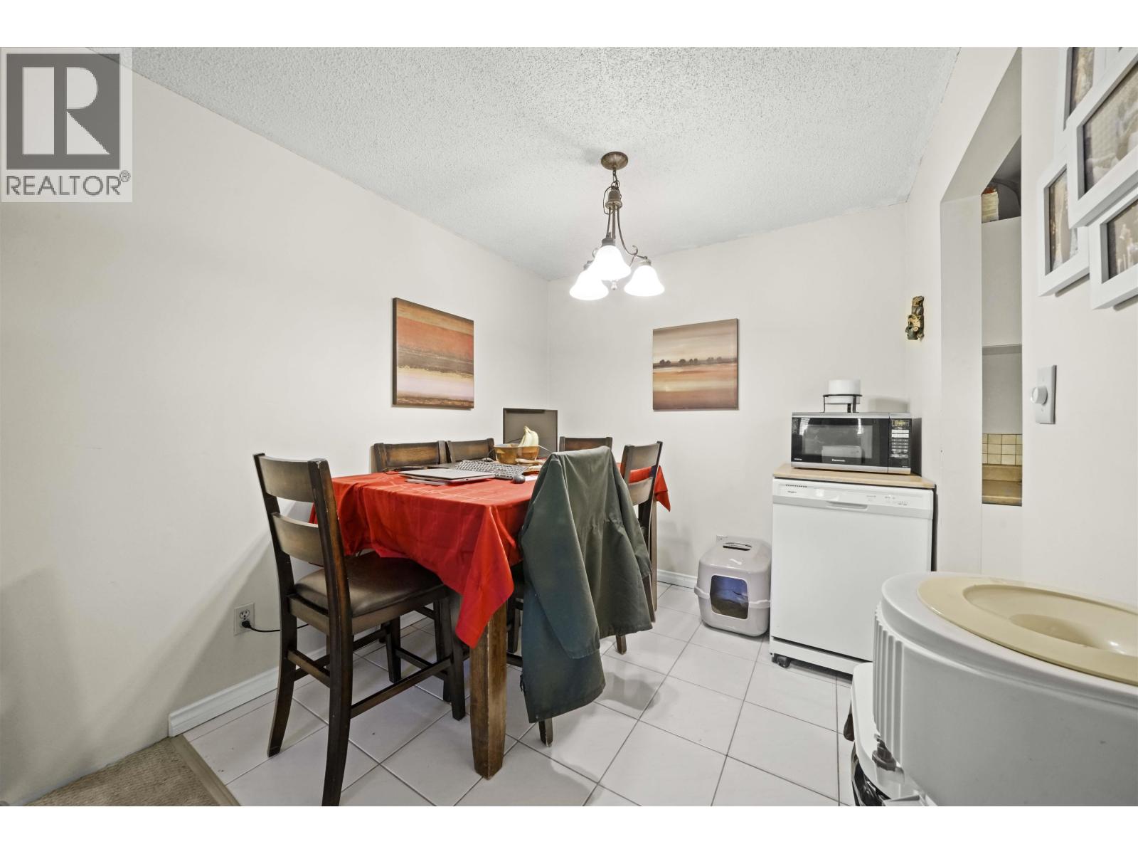 Photo 11 of 203 9584 Manchester Drive, Burnaby BC