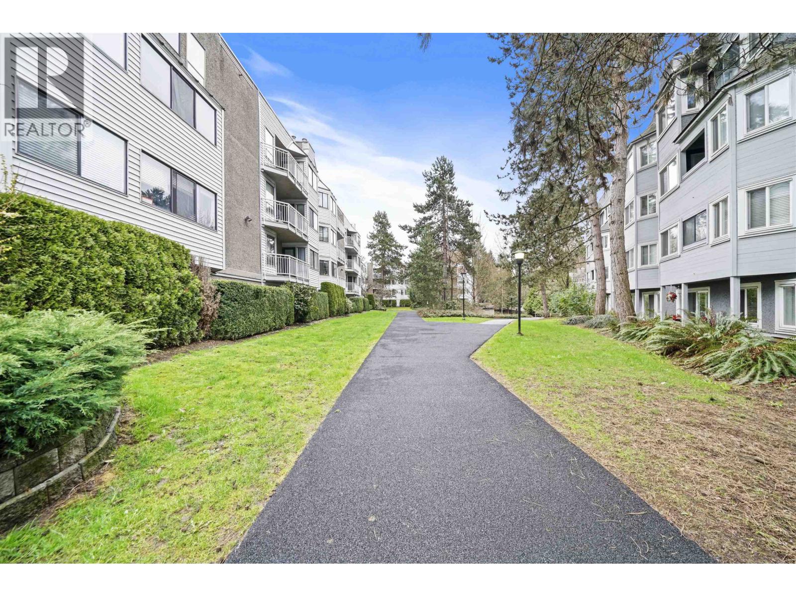 Photo 22 of 203 9584 Manchester Drive, Burnaby BC