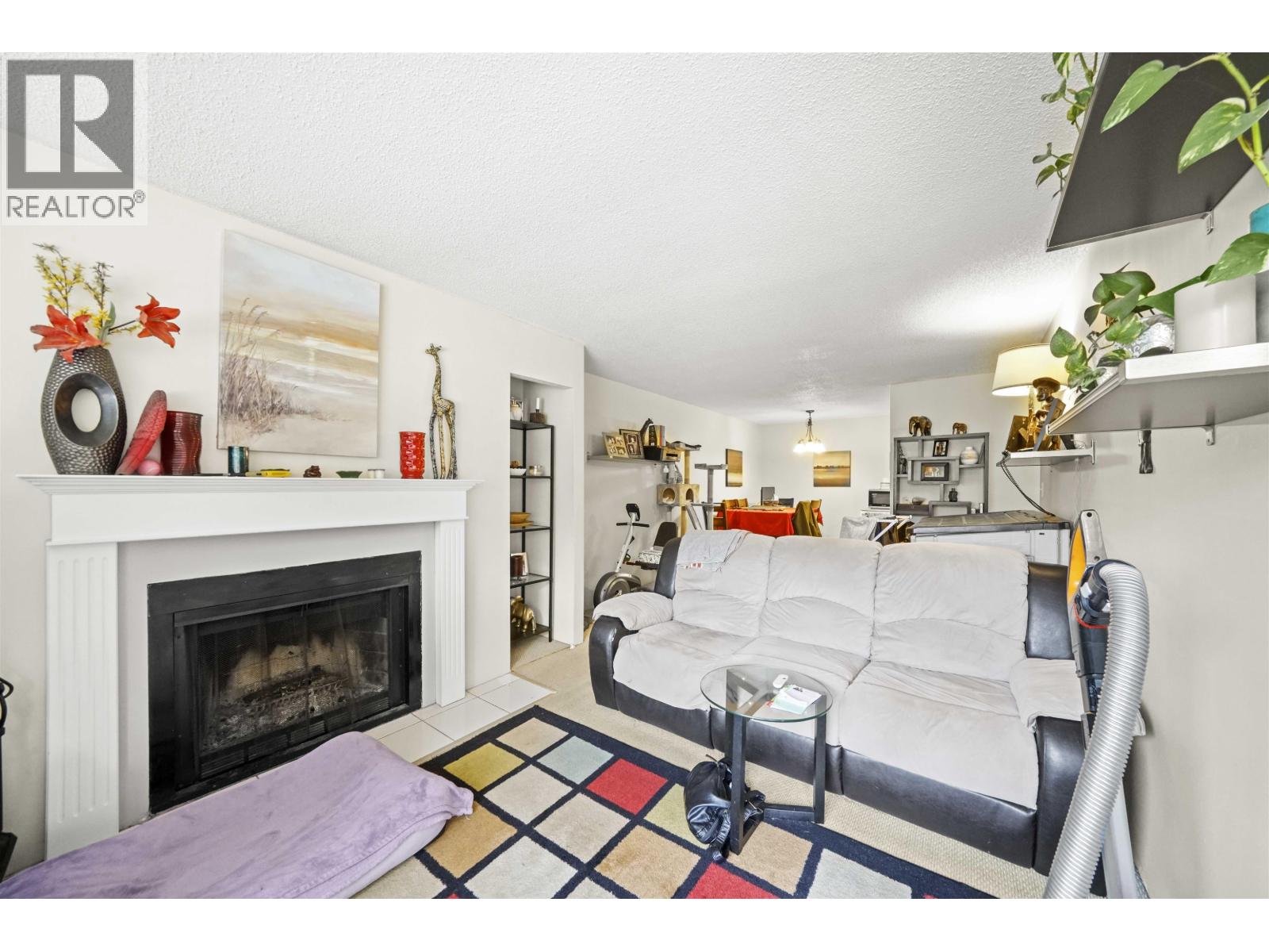 Photo 7 of 203 9584 Manchester Drive, Burnaby BC
