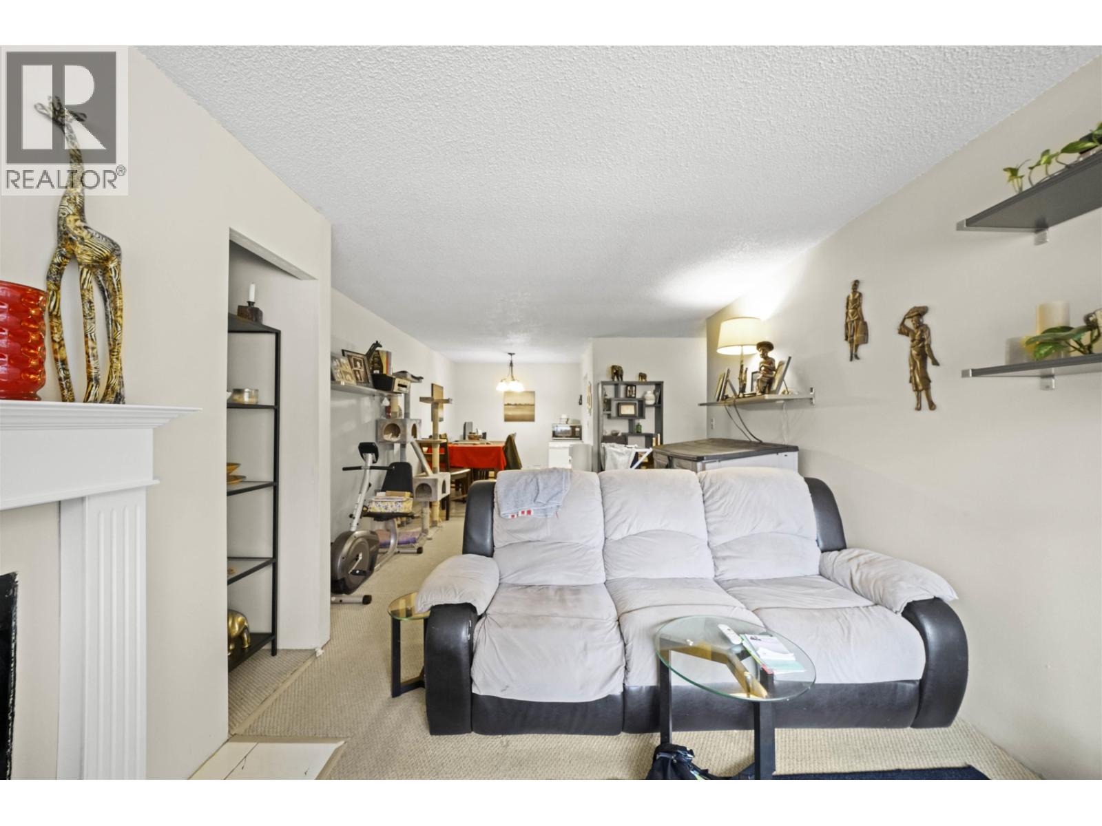 Photo 8 of 203 9584 Manchester Drive, Burnaby BC