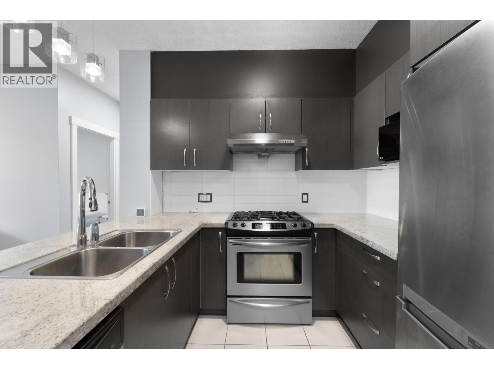 Photo 4 of 412 9299 Tomicki Avenue, Richmond BC