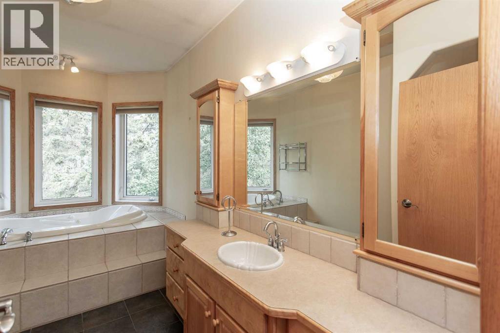 Photo 22 of 126 4th Street, Leslieville AB