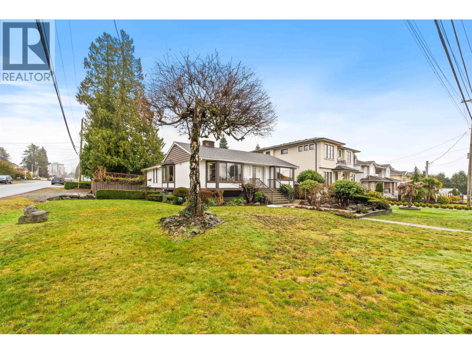 Photo 31 of 1904 Cliff Avenue, Burnaby BC