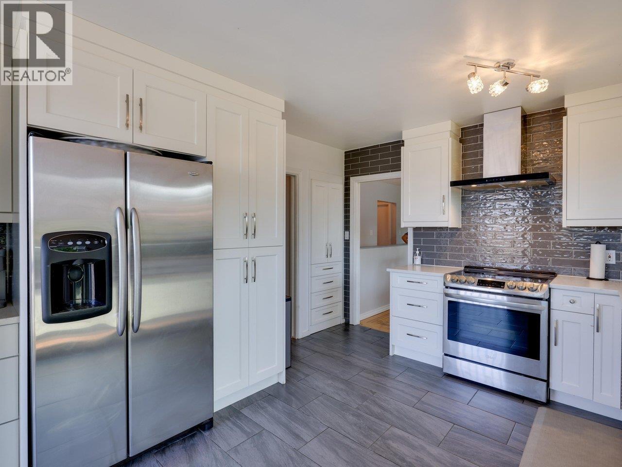 Photo 10 of 408 E 18th Street, North Vancouver BC