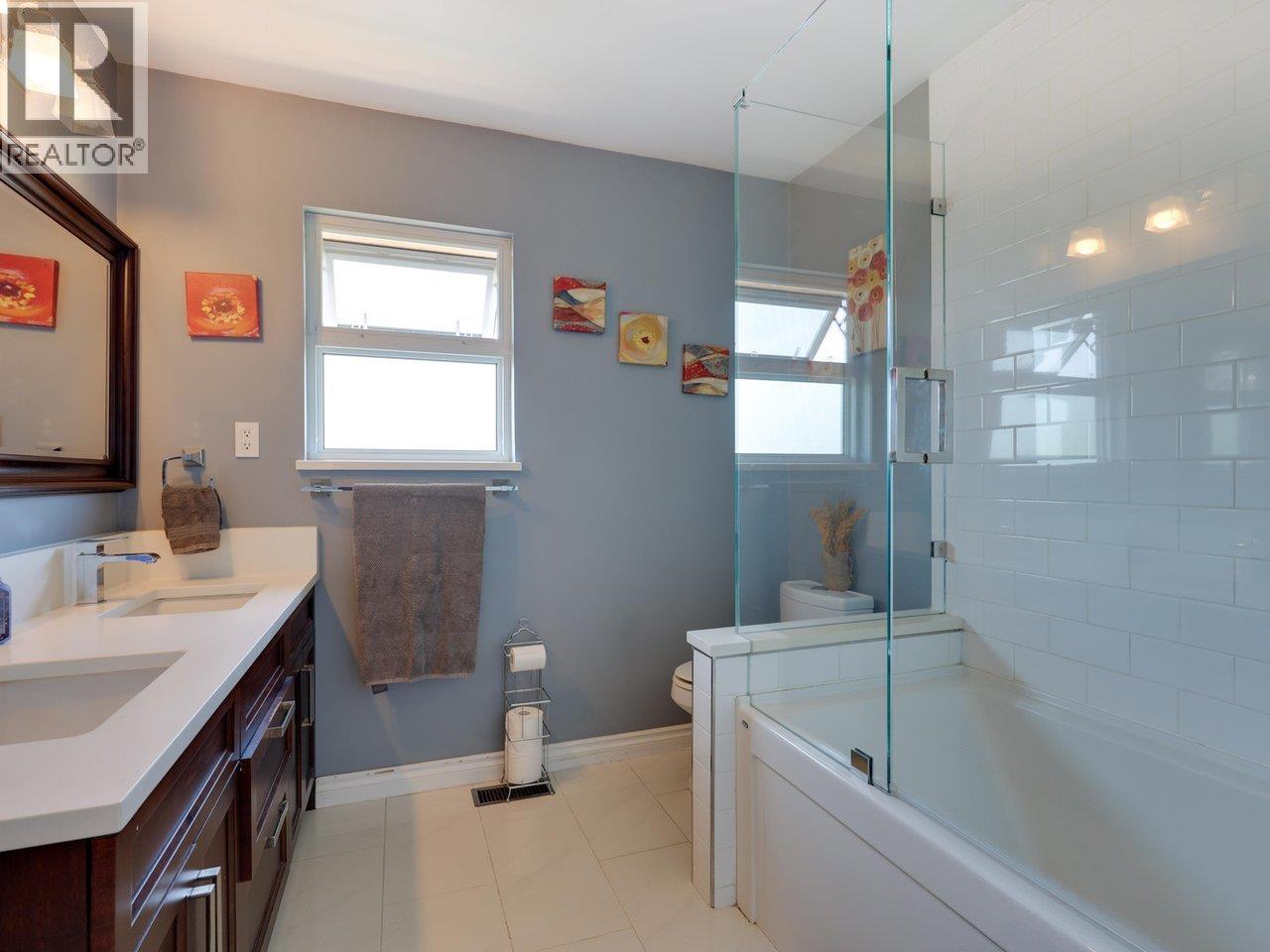 Photo 11 of 408 E 18th Street, North Vancouver BC