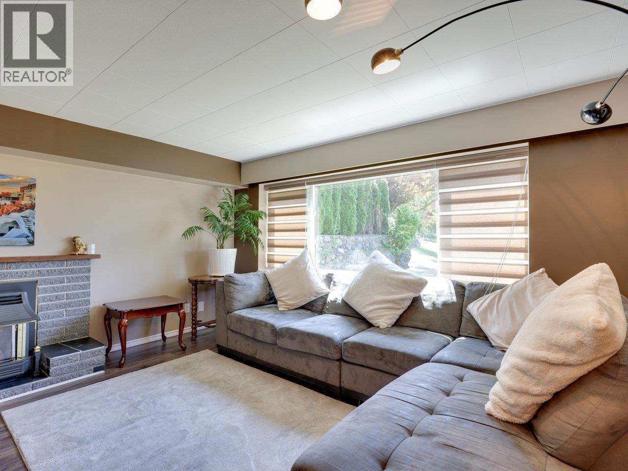 Photo 17 of 408 E 18th Street, North Vancouver BC
