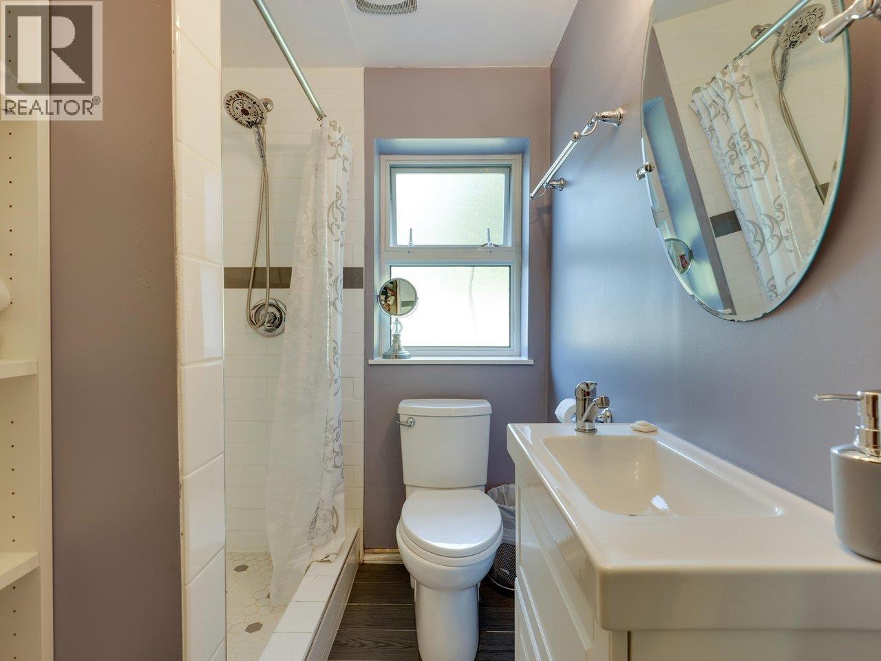 Photo 24 of 408 E 18th Street, North Vancouver BC