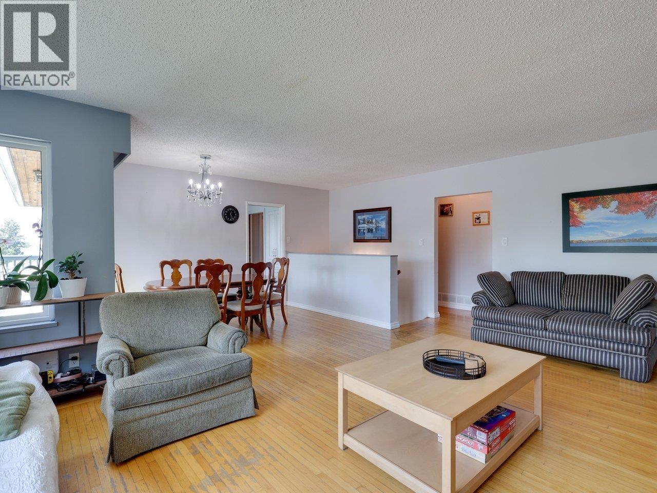 Photo 5 of 408 E 18th Street, North Vancouver BC
