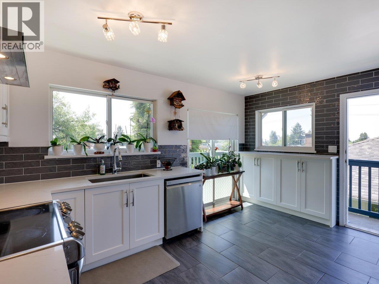 Photo 8 of 408 E 18th Street, North Vancouver BC