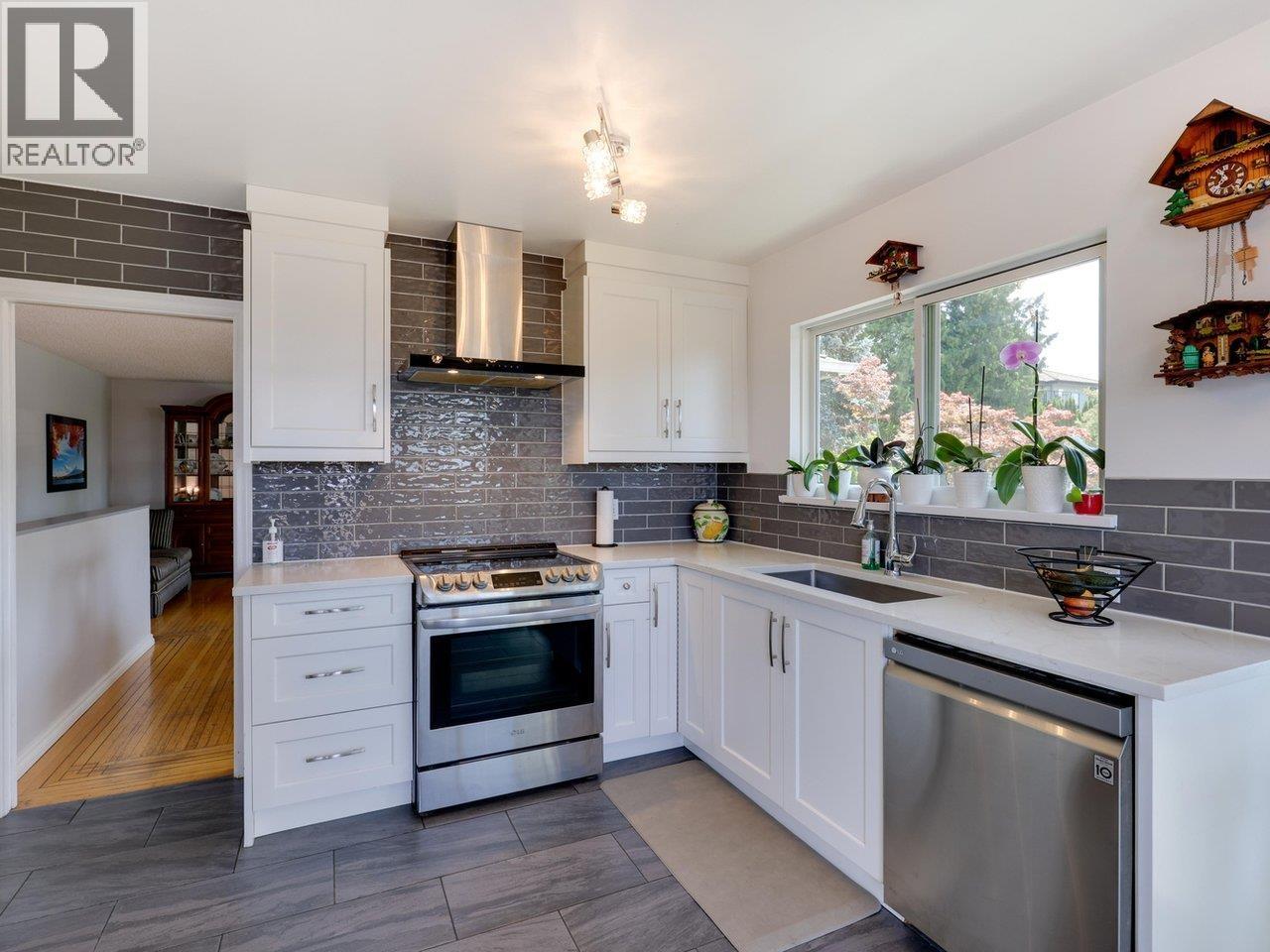 Photo 9 of 408 E 18th Street, North Vancouver BC