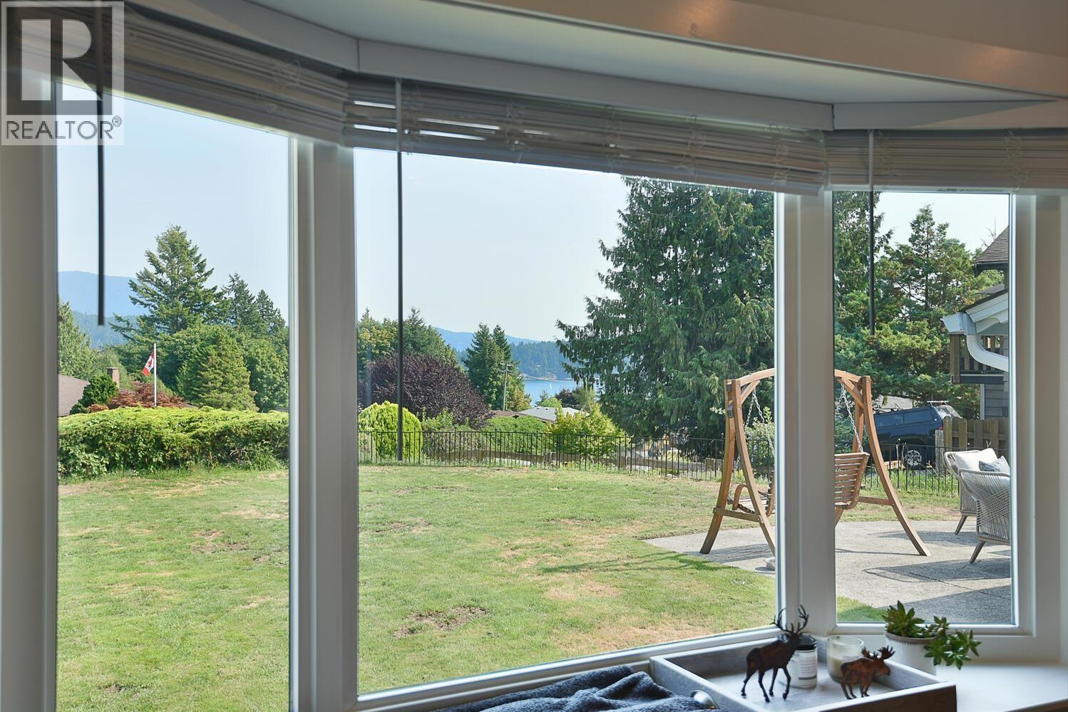 Photo 11 of 681 Fairmont Road, Gibsons BC