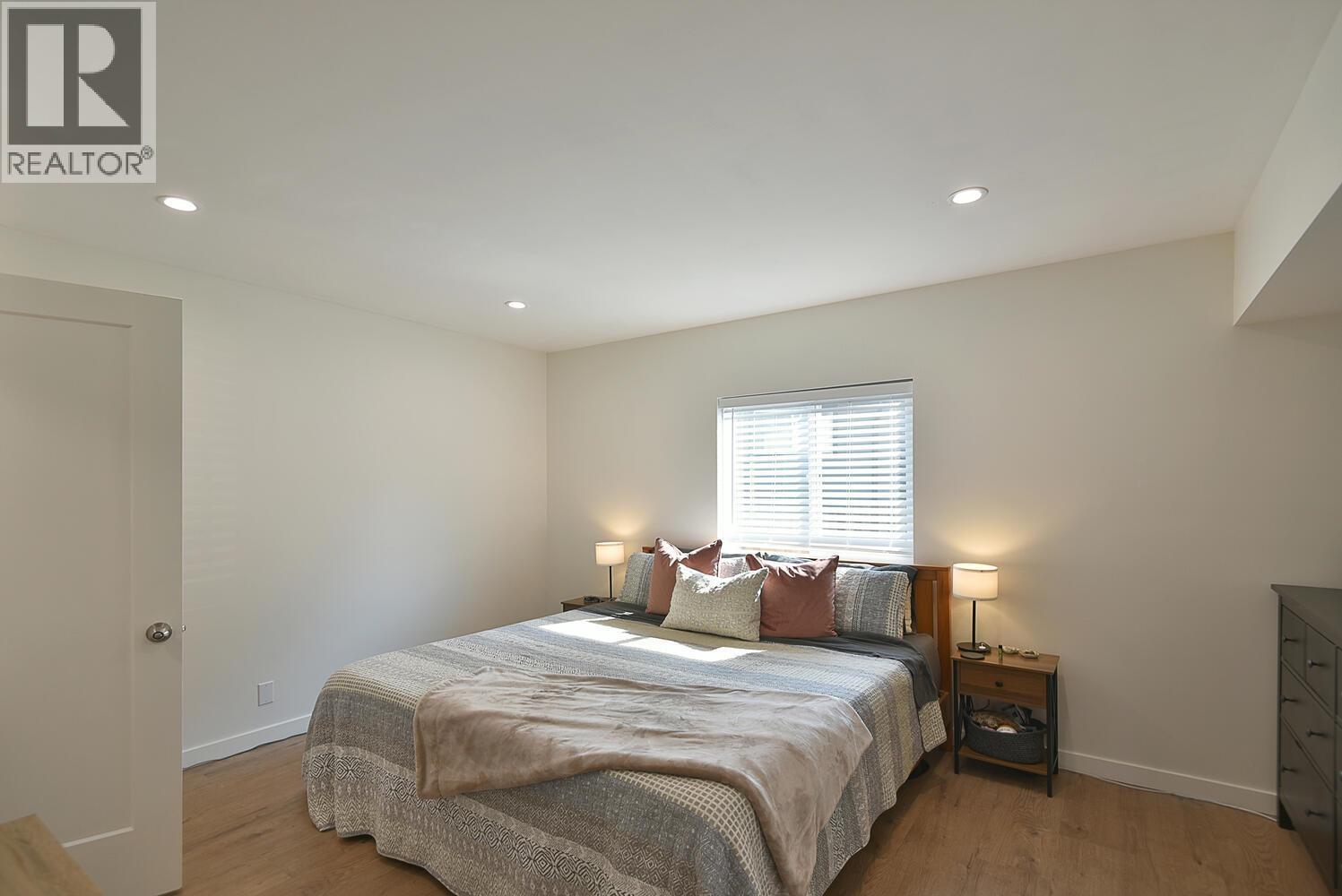 Photo 14 of 681 Fairmont Road, Gibsons BC
