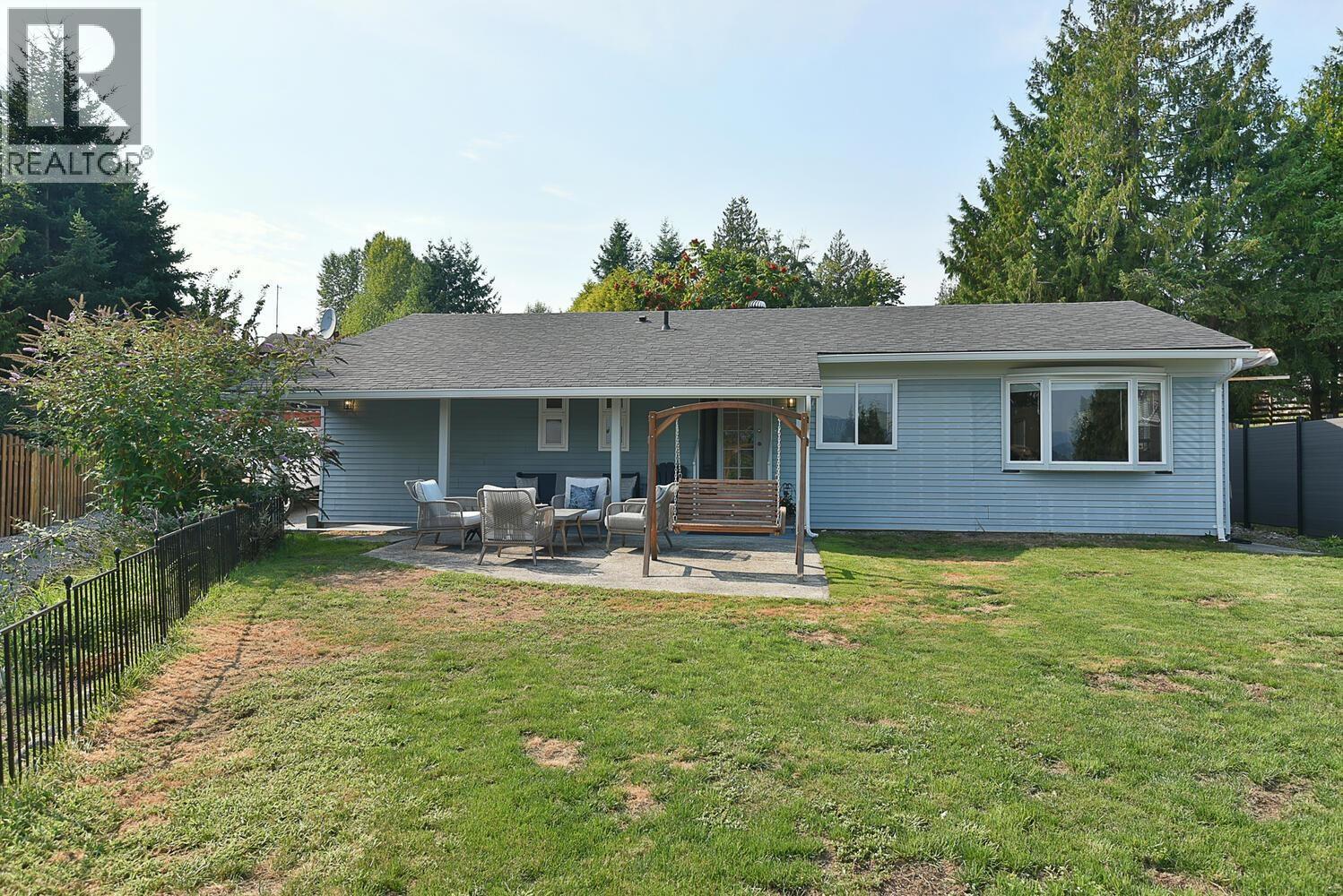 Photo 2 of 681 Fairmont Road, Gibsons BC