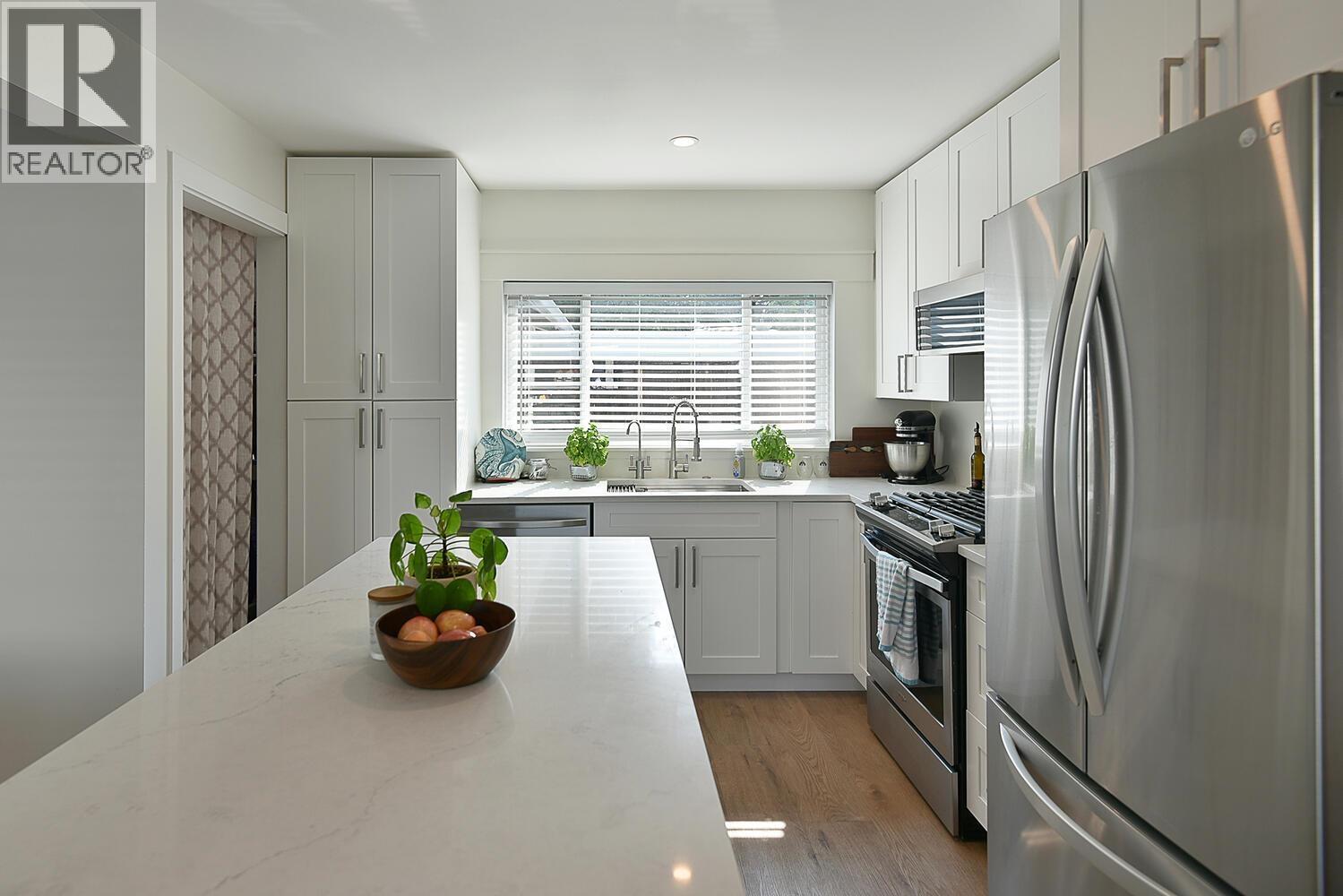 Photo 4 of 681 Fairmont Road, Gibsons BC