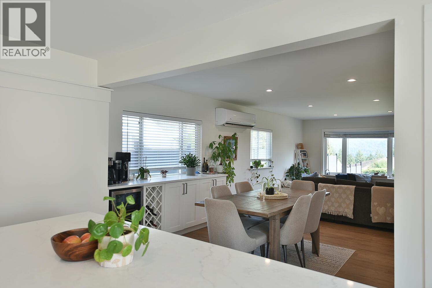 Photo 6 of 681 Fairmont Road, Gibsons BC