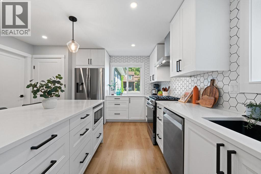 Photo 4 of 2507 Burian Drive, Coquitlam BC