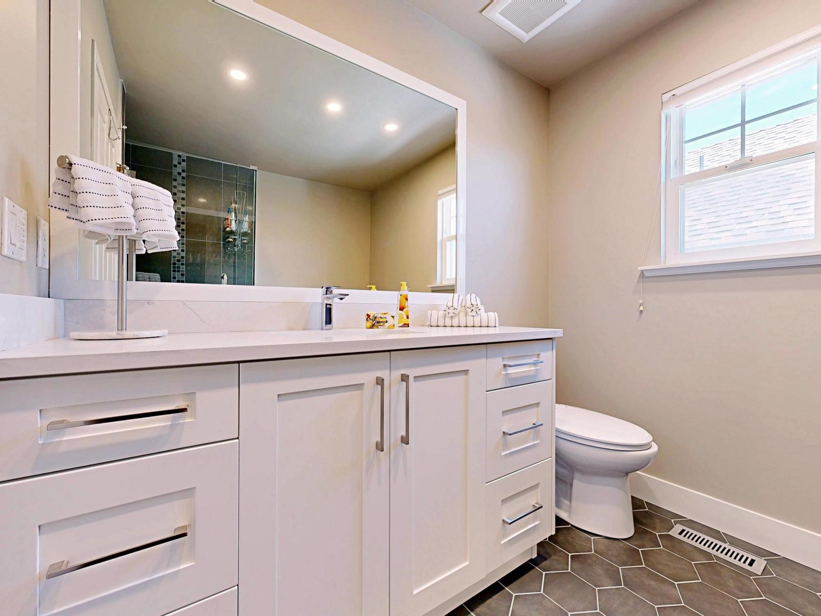 Photo 11 of 14883 57 A Avenue, Surrey BC