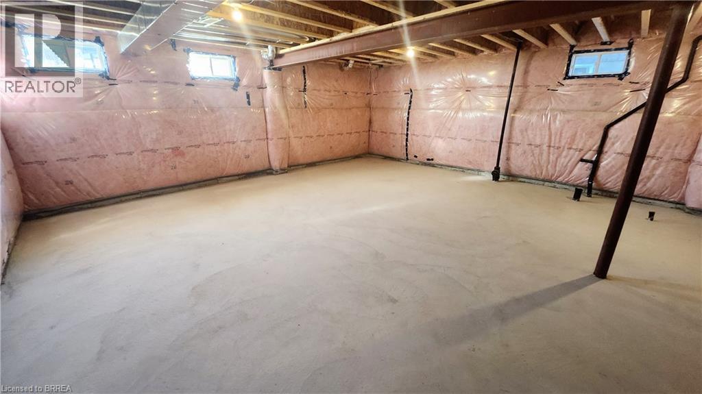 Photo 17 of 62 Macklin Street, Brantford ON