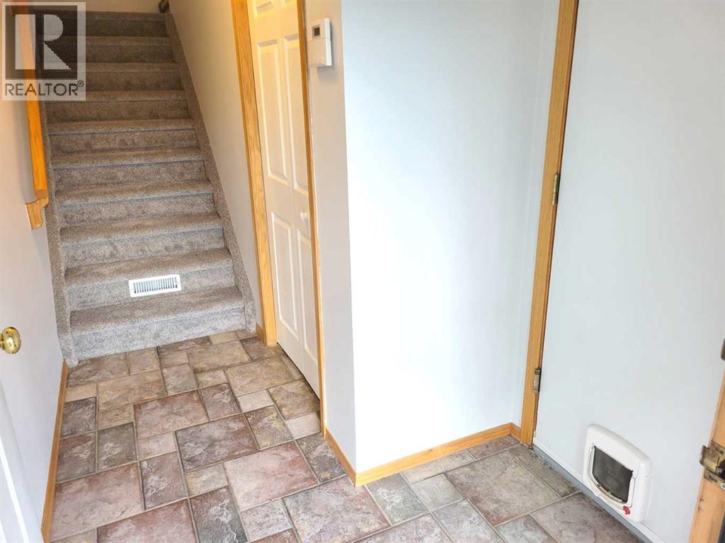 Photo 2 of 215 Killarney Glen Court Sw, Calgary AB