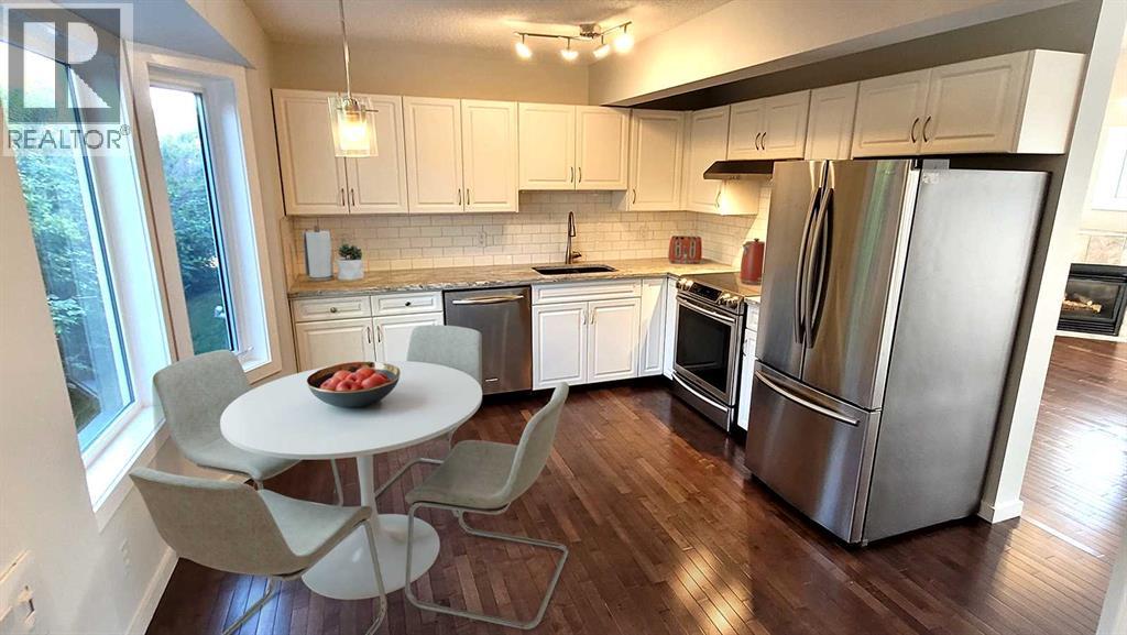 Photo 4 of 215 Killarney Glen Court Sw, Calgary AB