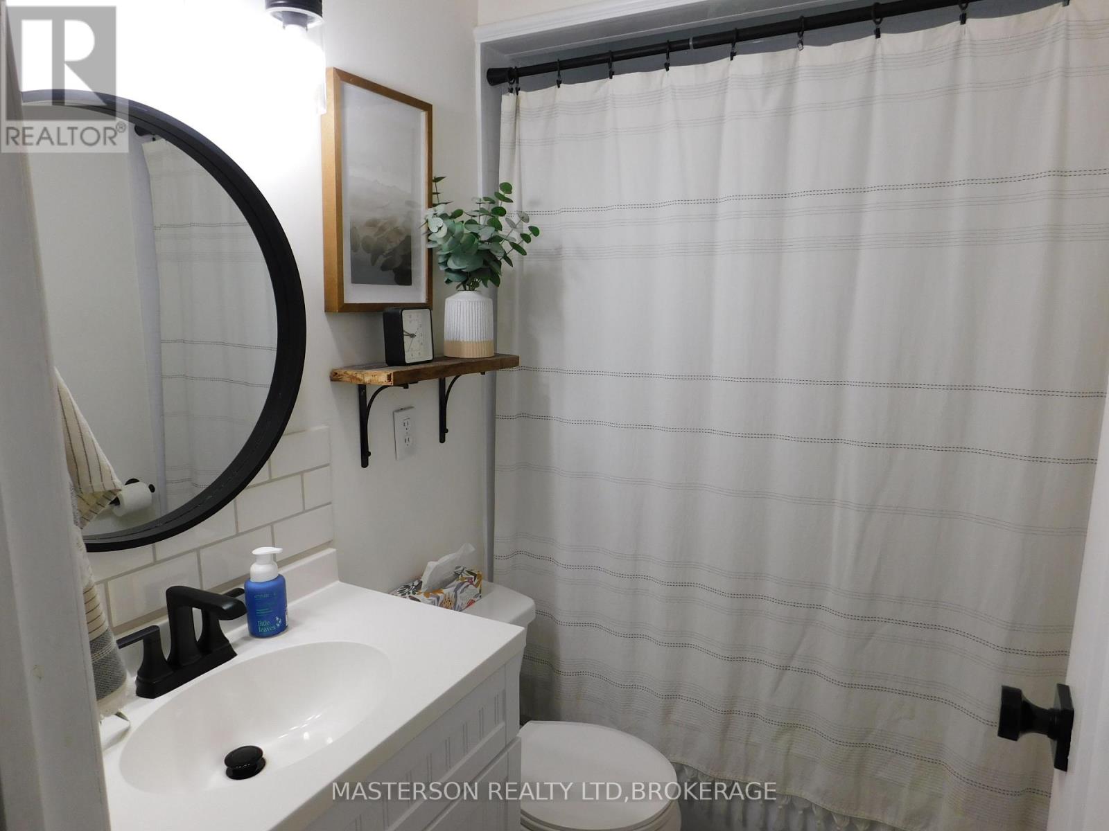 1208 BENNER AVENUE - 25