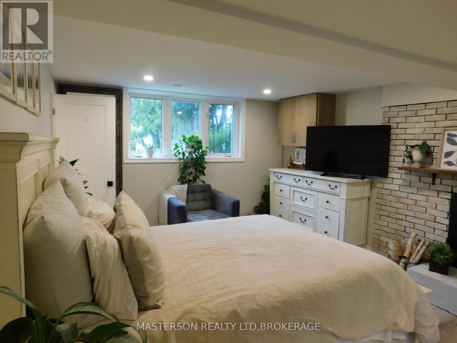 1208 BENNER AVENUE - 31