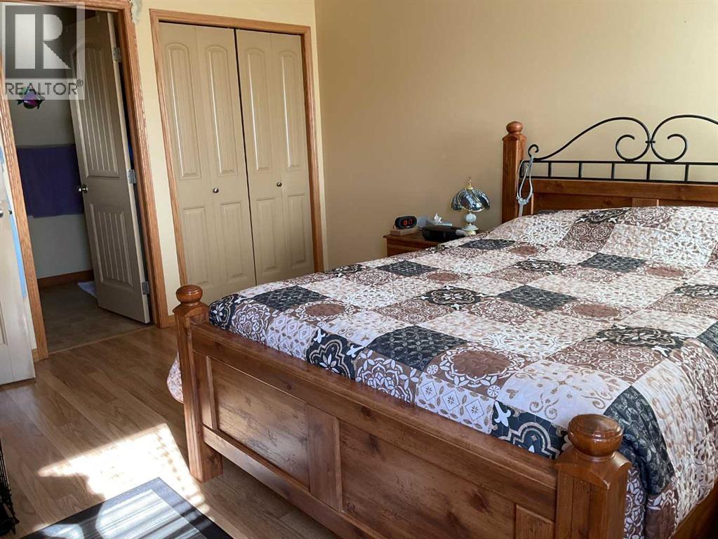 Photo 14 of 137 Jennings Crescent, Red Deer AB