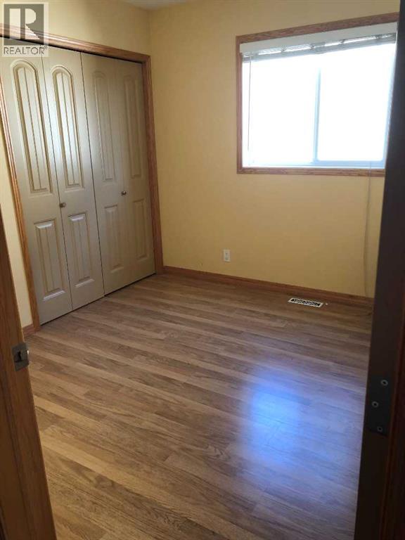 Photo 18 of 137 Jennings Crescent, Red Deer AB