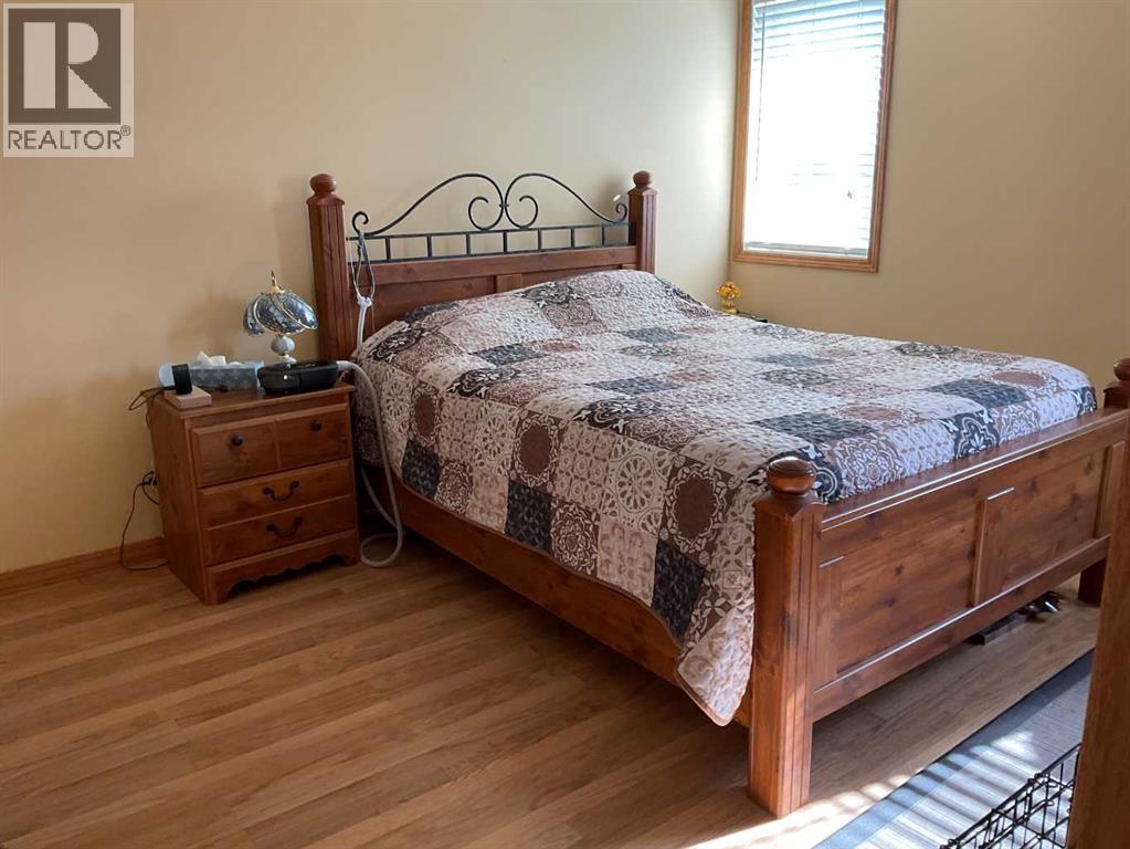 Photo 16 of 137 Jennings Crescent, Red Deer AB