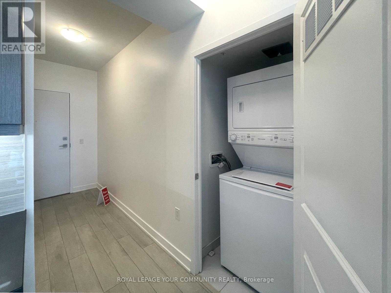Photo 16 of 1212 75 Oneida Crescent, Richmond Hill ON