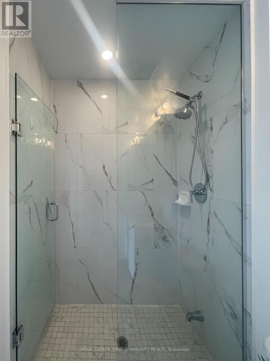 Photo 14 of 1212 75 Oneida Crescent, Richmond Hill ON