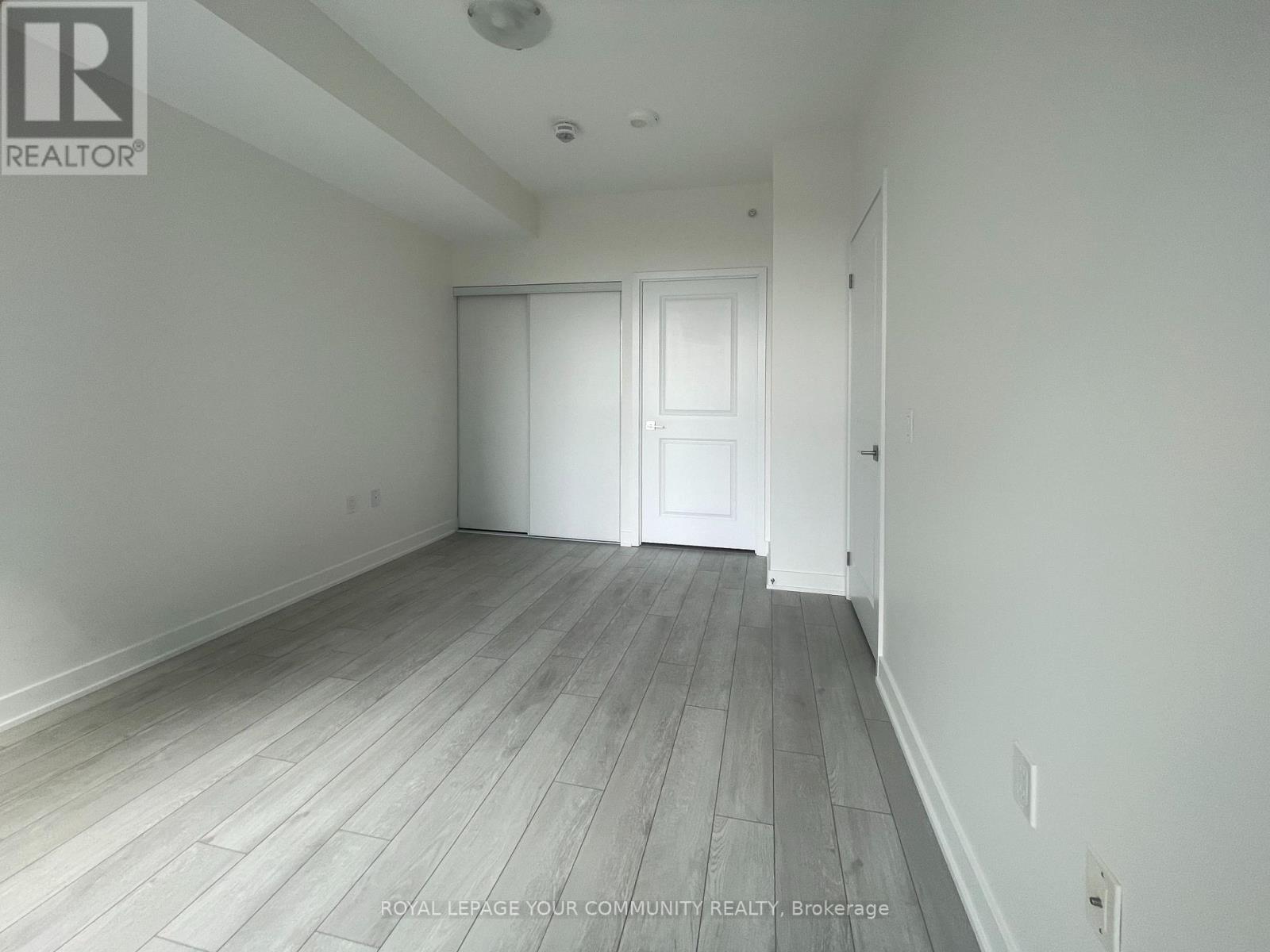 Photo 10 of 1212 75 Oneida Crescent, Richmond Hill ON