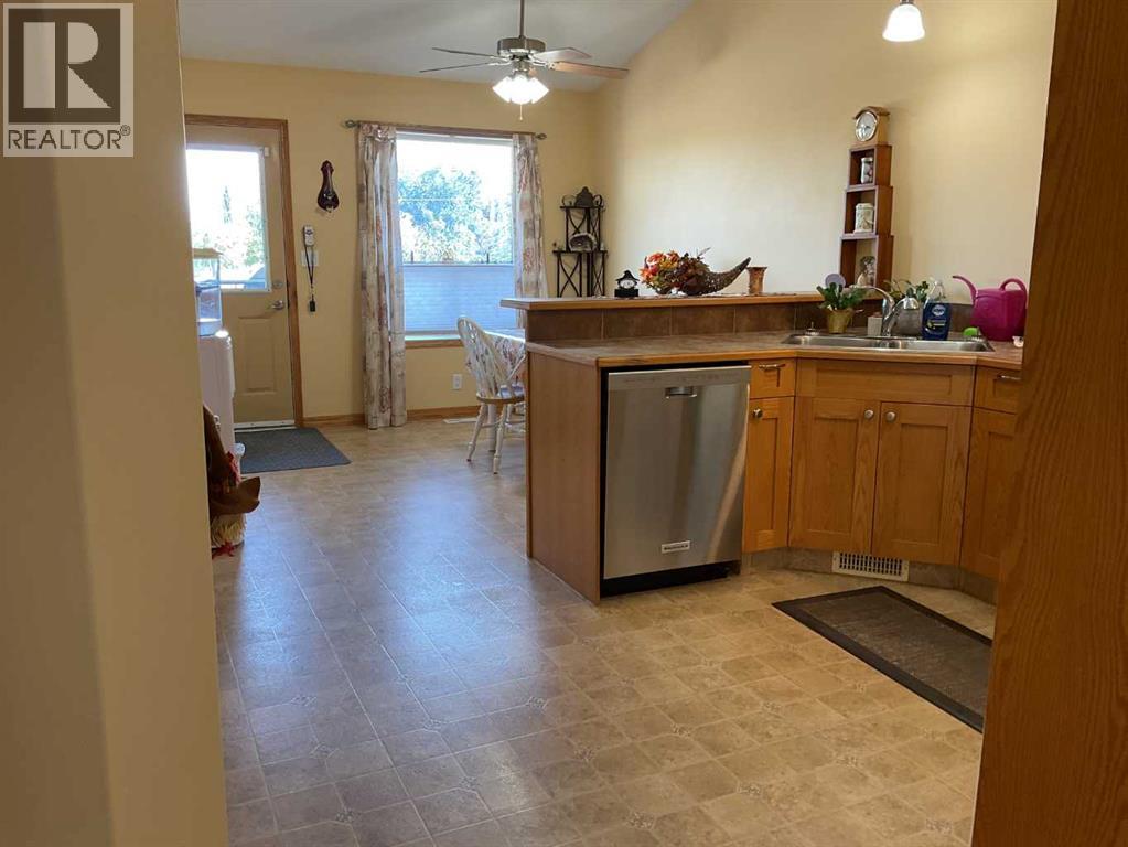 Photo 5 of 137 Jennings Crescent, Red Deer AB