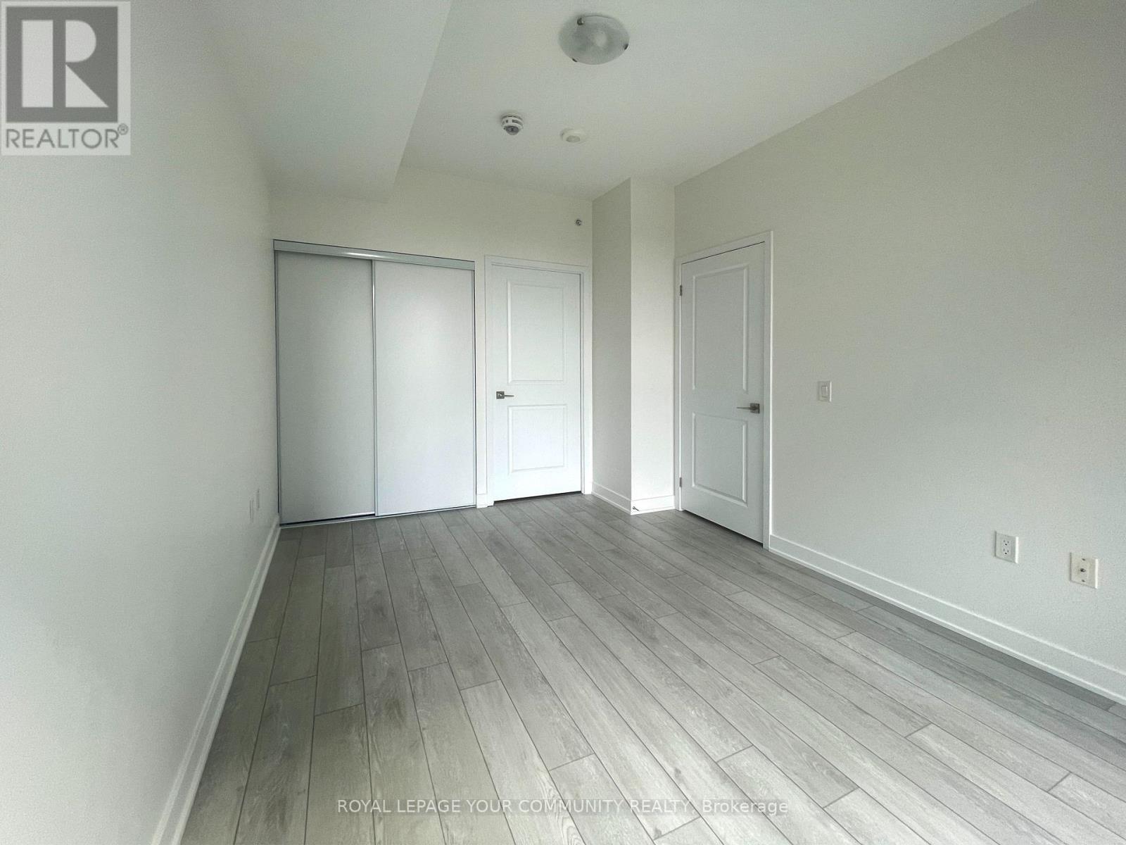 Photo 9 of 1212 75 Oneida Crescent, Richmond Hill ON