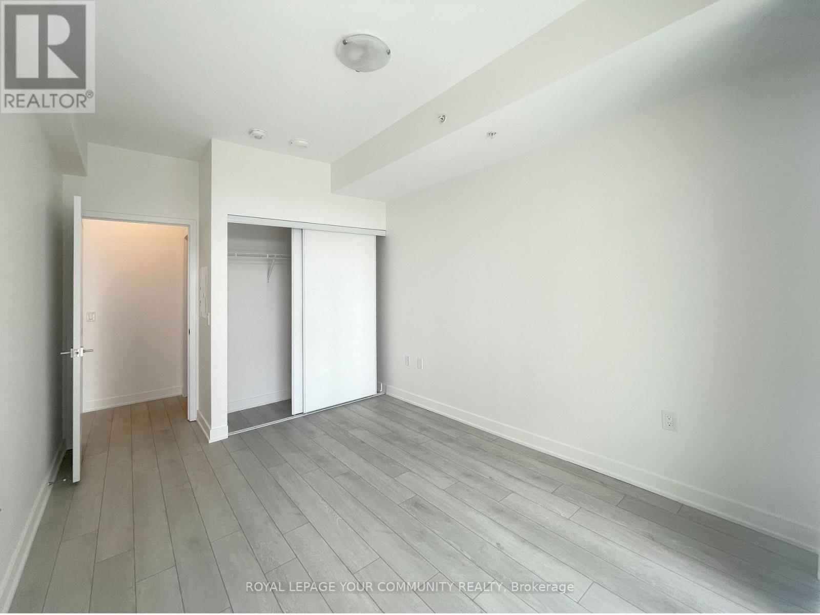Photo 8 of 1212 75 Oneida Crescent, Richmond Hill ON