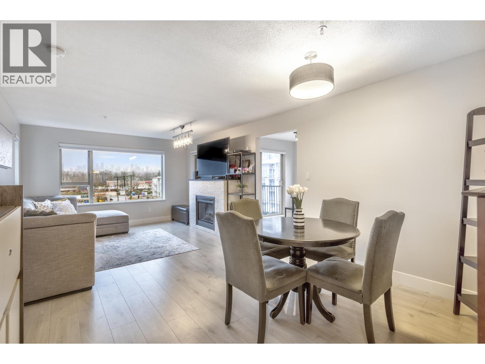 Photo 8 of 305 4728 Dawson Street, Burnaby BC