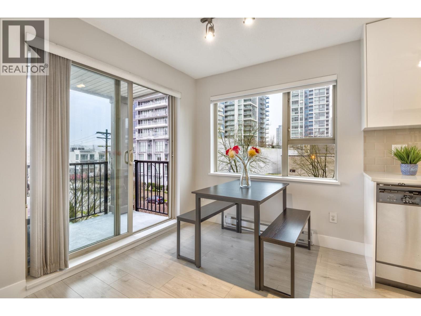 Photo 12 of 305 4728 Dawson Street, Burnaby BC