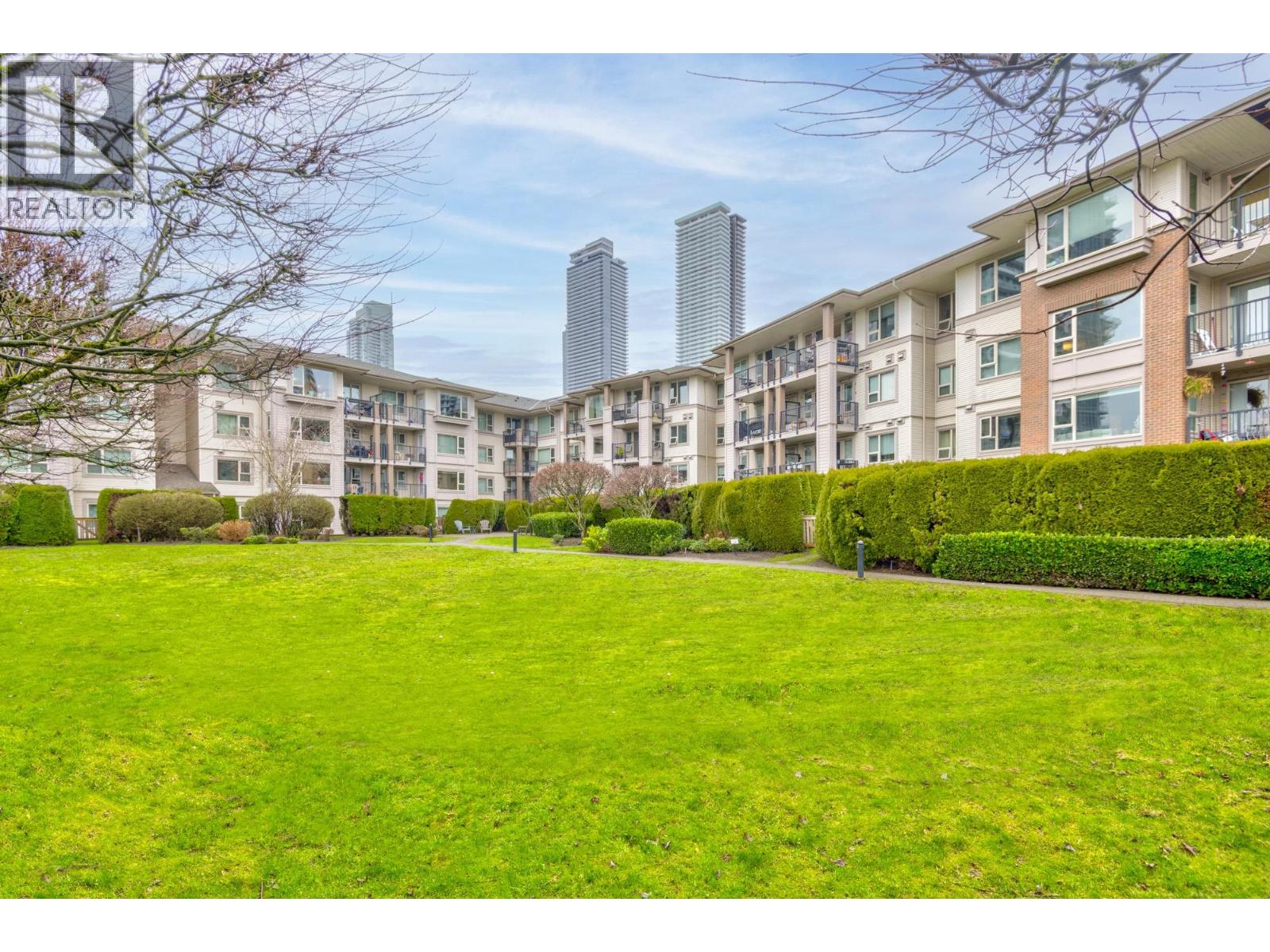 Photo 27 of 305 4728 Dawson Street, Burnaby BC