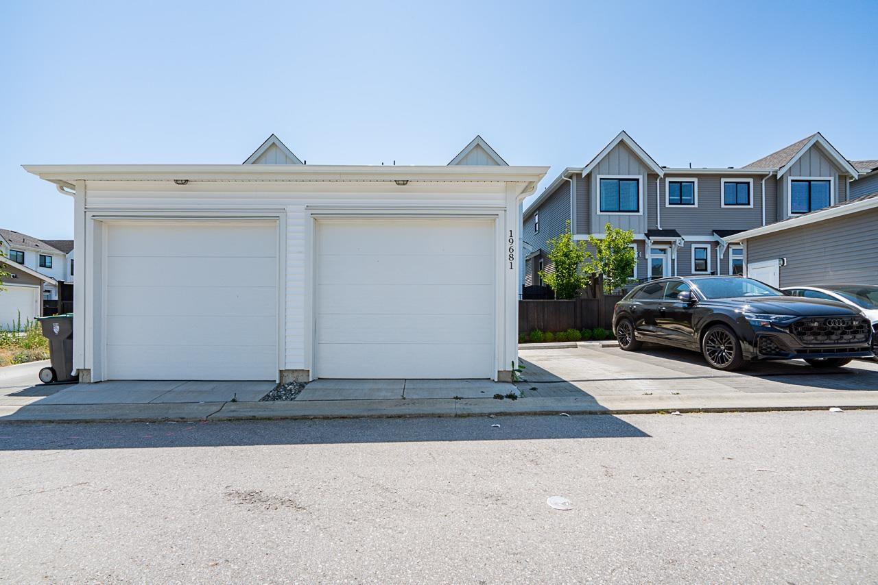 Photo 37 of 19681 75 Avenue, Langley BC