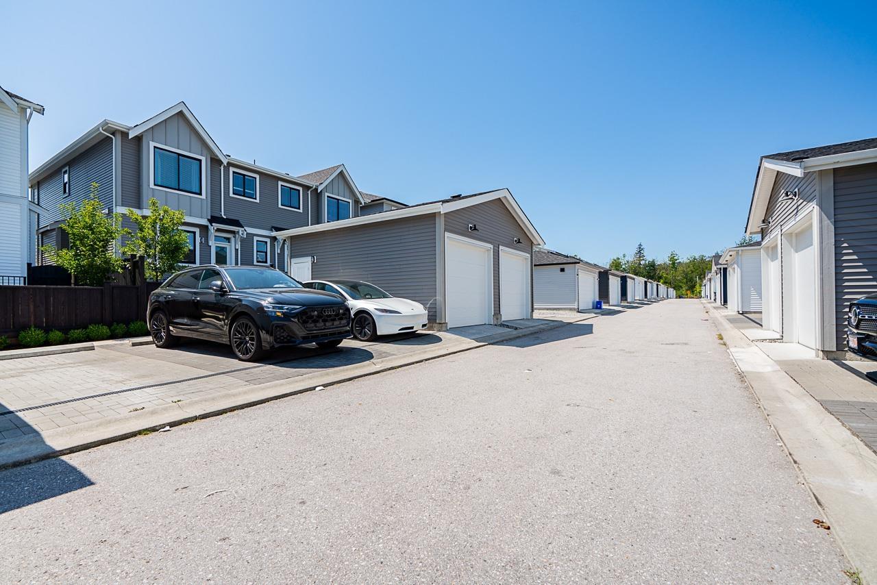Photo 38 of 19681 75 Avenue, Langley BC