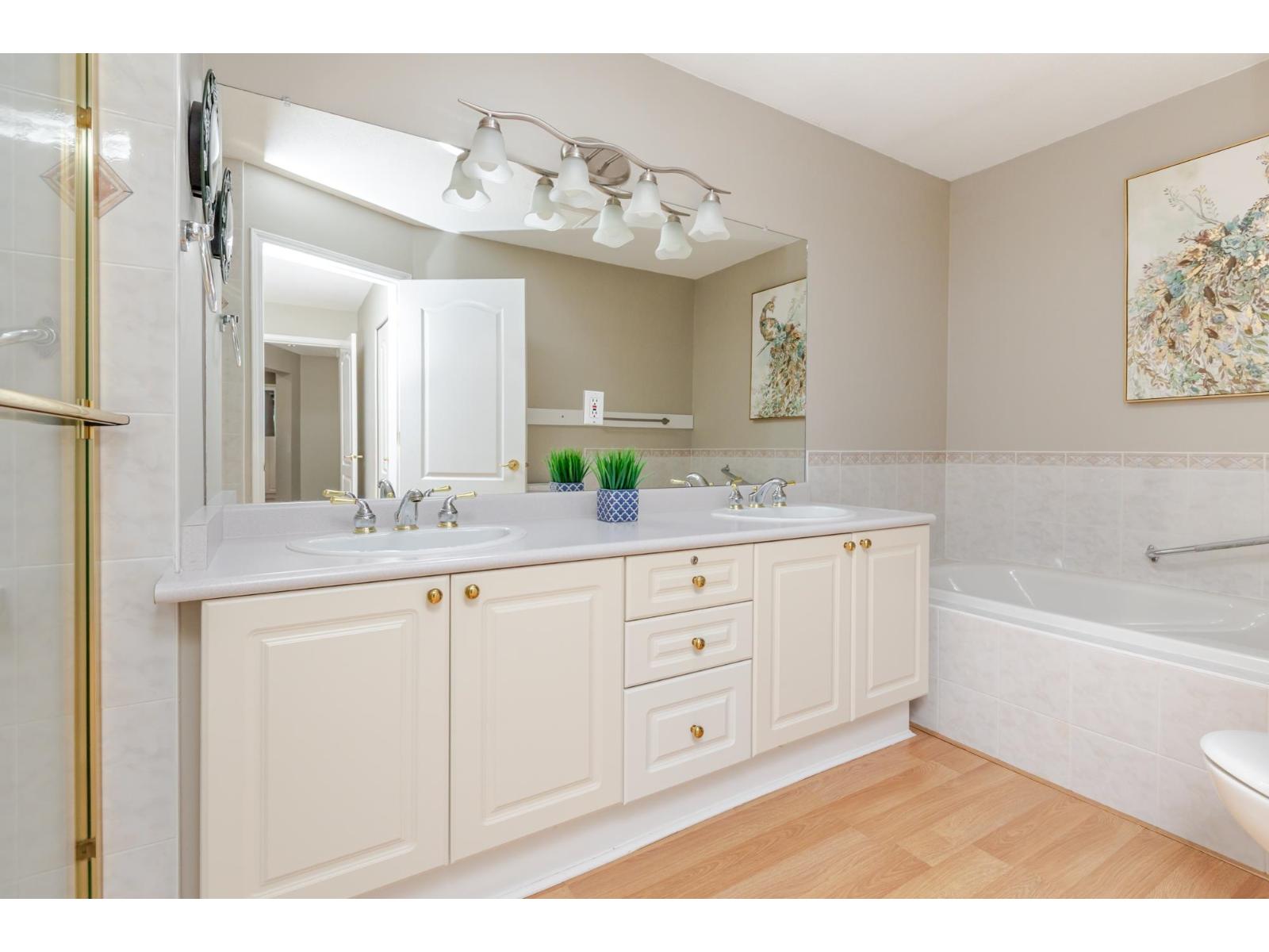 Photo 18 of 57 8555 209 Street, Langley BC